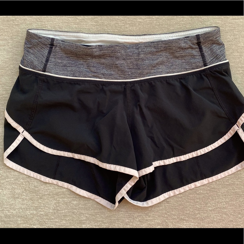 Lululemon 🍋 speed up shorts size 4. Inseam 2.5